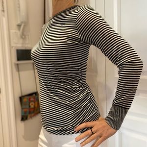 EUC banana republic lightweight Ruched sweater petite